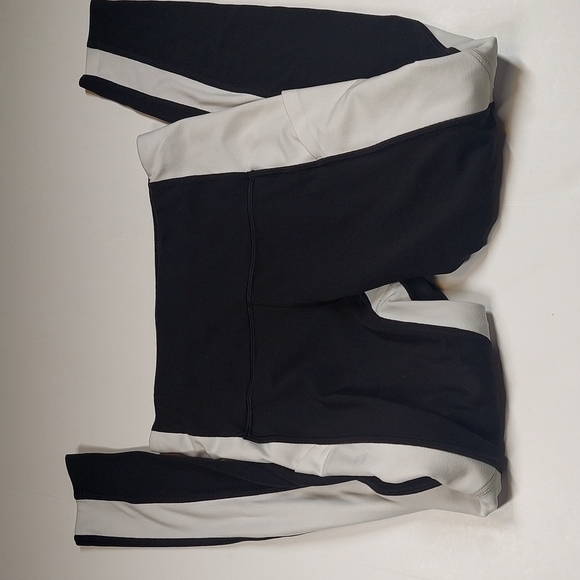 Athleta 3/4 pant XS - Picture 8 of 9